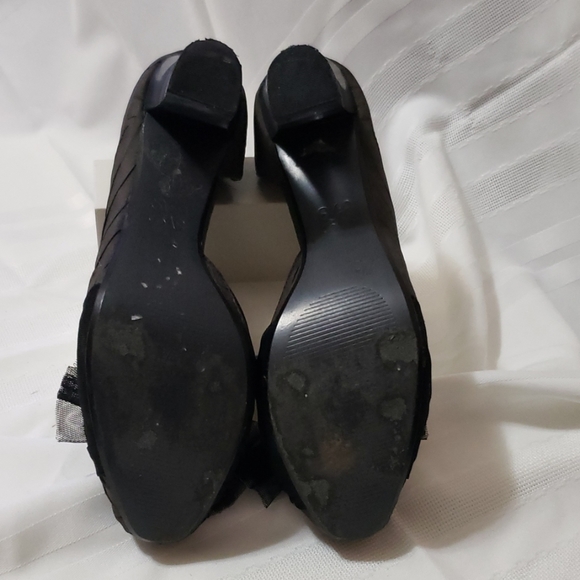 Simply Vera charcoal, fabric chunky lucite heel. - Picture 5 of 7